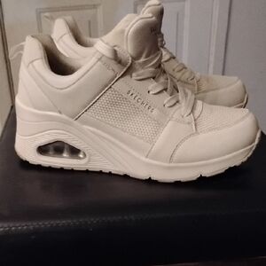 Skechers Women's Beige Platform Sneakers